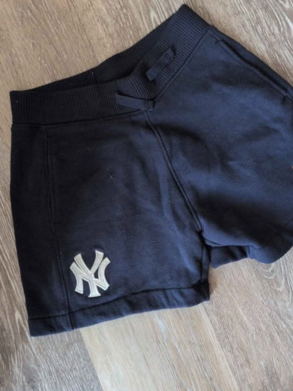 MLB New York Yankees 7/8 Abercrombie kids shorts